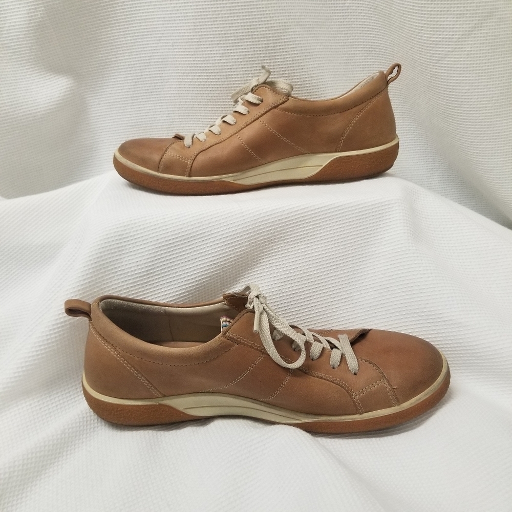 Ecco Sneakers
